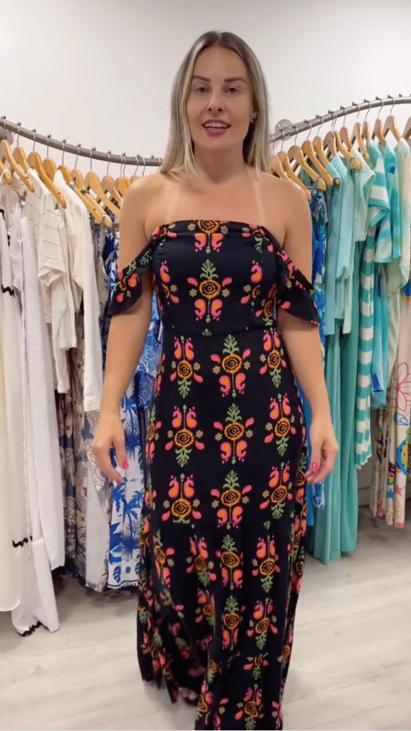 Vestido Longo com Camadas